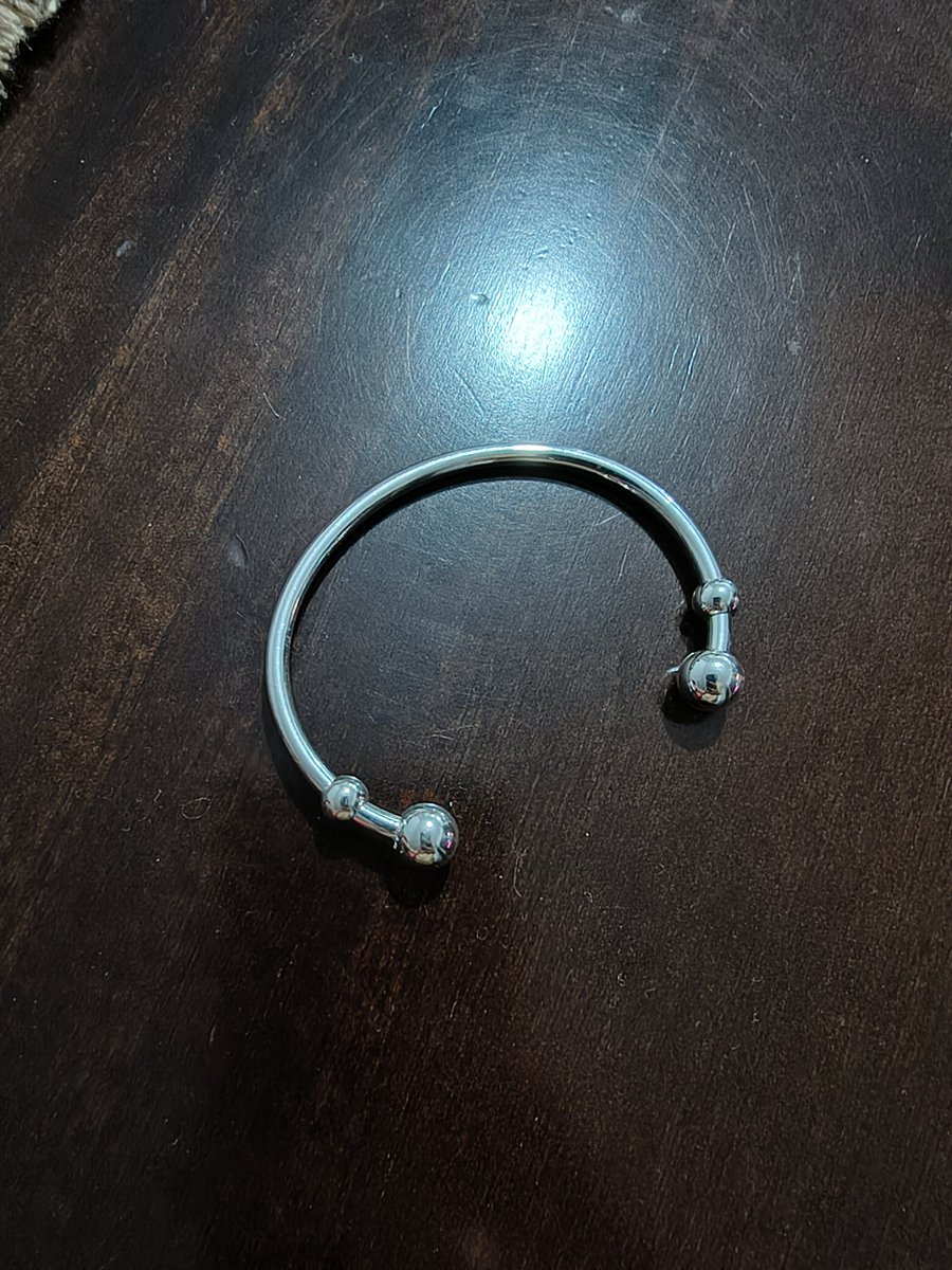 Hola !  Encontré esta pulsera tirada  al frente del farmacity de la  Av.Pueyrredón esq. Obispo Trejo . Ojalá encontremos a su dueña. <a href="/VivireNuevaCba/">VivirenNuevaCórdoba®</a> <a href="/NuevaCbaVENDE/">VivirEnNuevaCordobaVENDE</a>  <a href="/VivirenGralPaz/">Vivir en General Paz</a>
