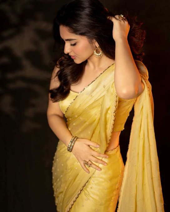 IndiaOnScreen's tweet photo. Glamourous #KayaduLohar https://t.co/gANIMBnqh8