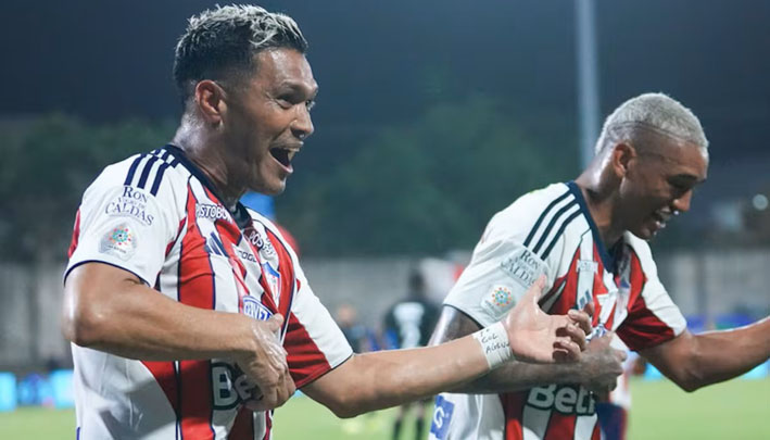 Con gol de Teófilo Gutiérrez de tiro penal al minuto 90+9, Junior se impuso ante el América de Cali, 2-1 en el estadio Romelio Martínez, el onceno tiburón celebró la victoria que lo catapulto a la cuarta casilla en la tabla de posiciones. portaldigitalnoticias.com/con-goles-de-t…