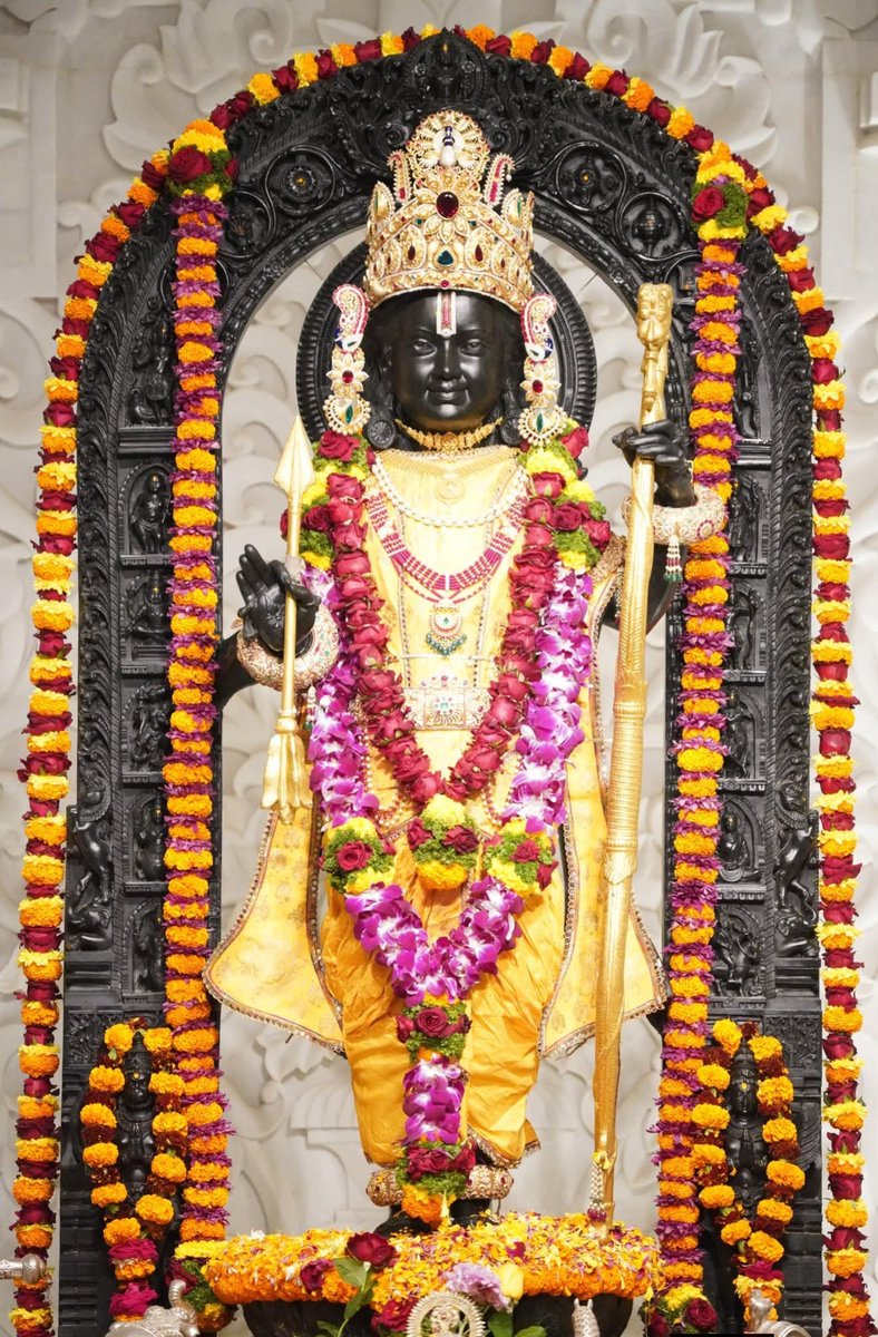 राम नाम ही जीवन का आधार है,
राम भक्ति ही सच्चा श्रृंगार है।
जिसके हृदय में बसते हैं श्रीराम,
उसका जीवन होता है धन्य और महान।
प्रभु श्रीराम की कृपा आप सभी पर बनी रहे।

 जय श्री राम 🙏🚩