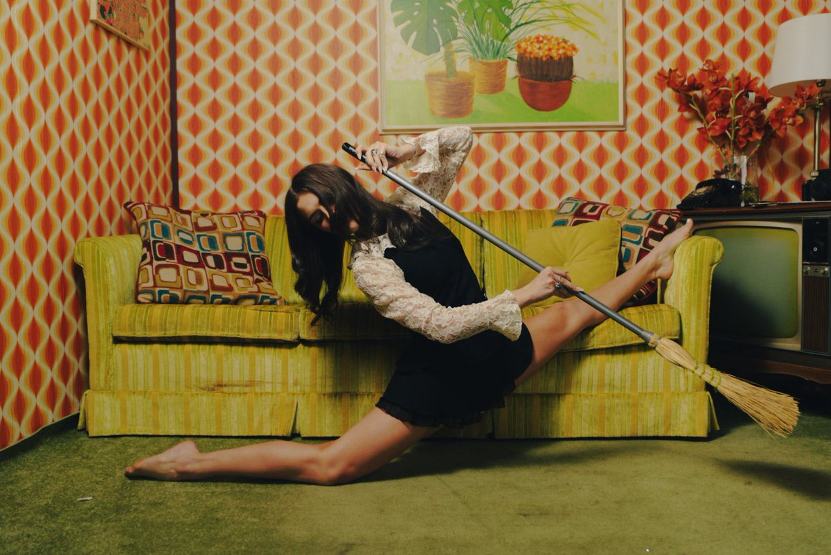 contortions of a housewife by vvnus