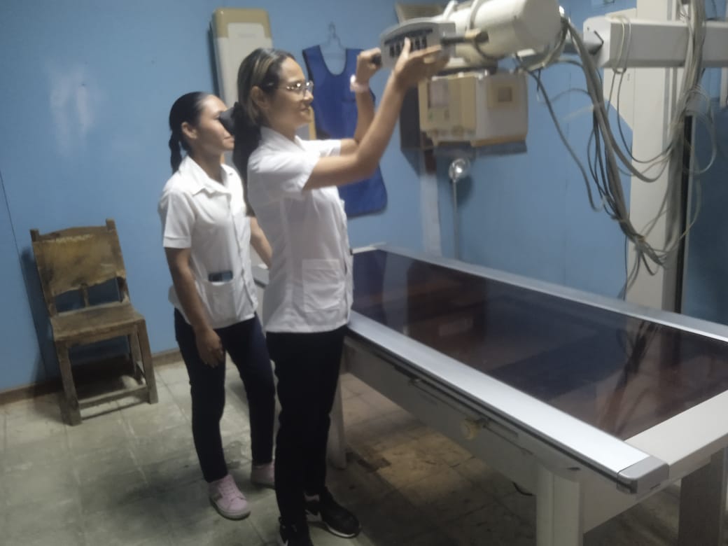 Estudiantes de segundo año de TSCC en Radiología de la UCMLT en la educación en el trabajo