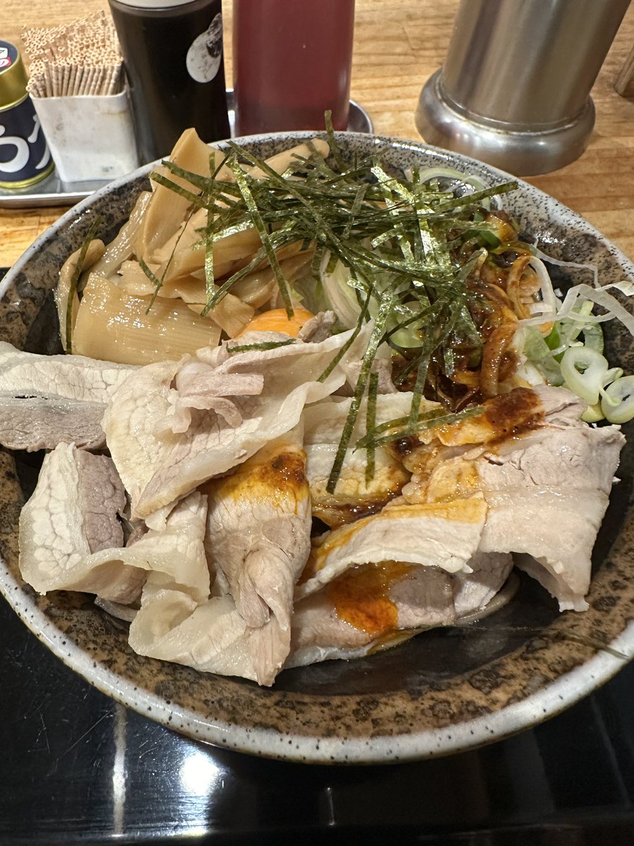 みんなおはよー！

昨日、今日と本当に寒いね……😌

もう少ししたら暖かくなるみたいだから、
もうちょっと頑張ろ！

昨日食べたまぜそば貼っときます！！

まぜそばって見たとき、小麦系の麺を想像してたんですけど、ちゃんと蕎麦でした🥳

美味しかった！！