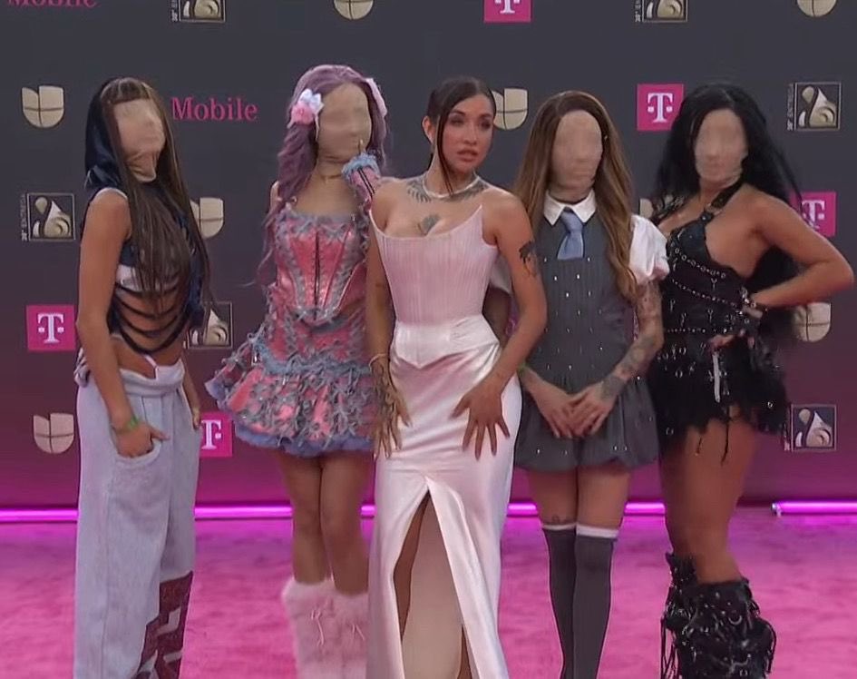 Amo que Maria Becerra fue a los premios con los alter egos, ella realmente sirvió concepto 💅