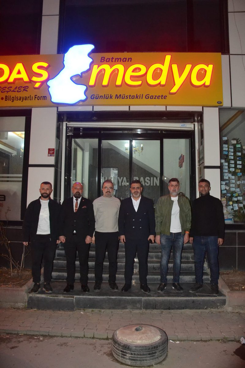 Batman Medya Gazetesi’ni ziyaret ettik. 

Hem yerel hem de genel gündeme dair, İmtiyaz Sahibi Sn. Ercan ARSLAN ile keyifli ve verimli bir sohbet gerçekleştirdik. Misafirperverliği için kendisine teşekkür ederiz.

Basınımızın, güzel şehrimiz #Batman’ın ve ülkemizin gelişimindeki