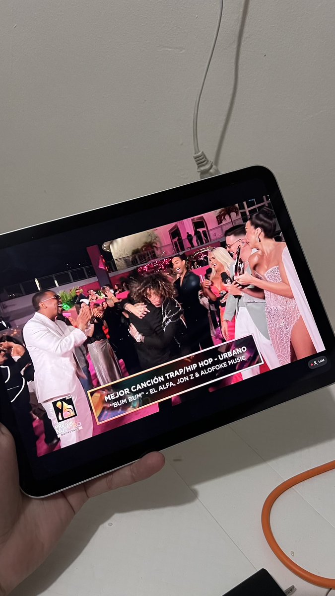 LA KABRAAAAAA DE YOUTUBE <a href="/matiasgarciard/">Santiago Matias</a> #Premiolonuestro