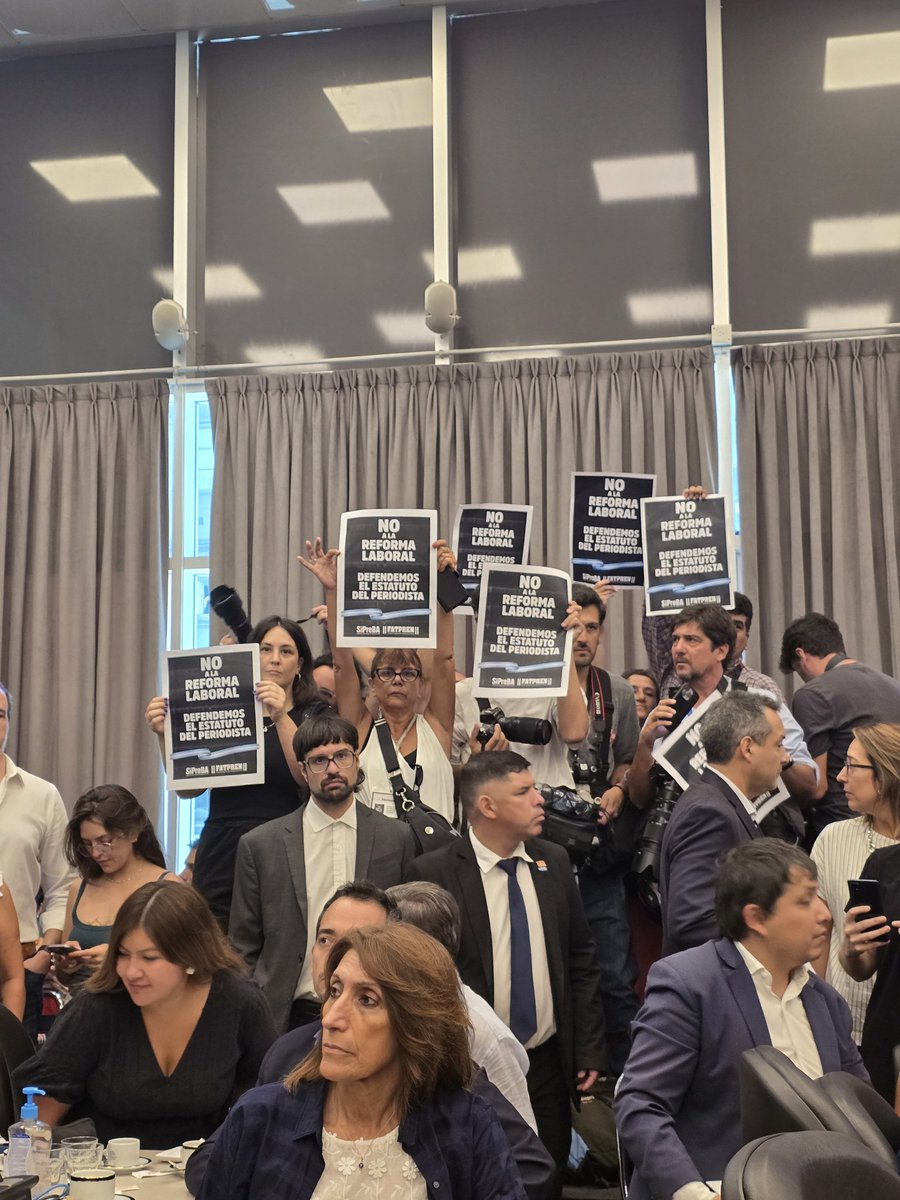 Trabajadores de Diario Popular tweet media