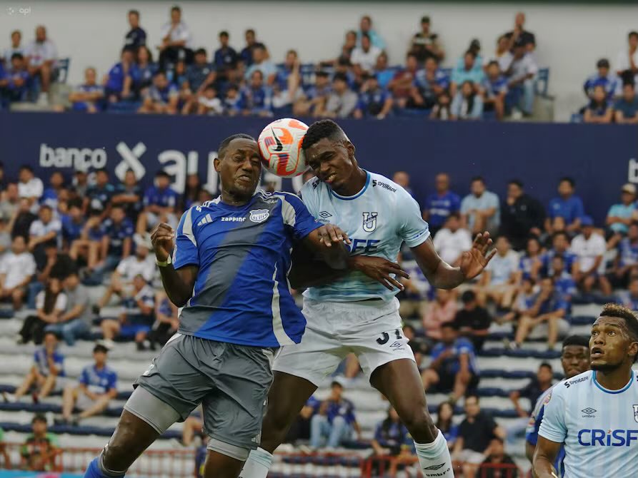 javieralavar's tweet photo. ¡NO SE JUGARÁ EL SÁBADO!

📄❌ Se ha dispuesto la reprogramación del partido entre @UCatolicaEC y @CSEmelec 🔵⚡️previsto para el sábado 21 de febrero de 2026 en la ciudad de Quito.

🔜La nueva fecha del encuentro está por confirmarse 

@kchradio 90.9 FM 📻 https://t.co/g17qj2PfoQ