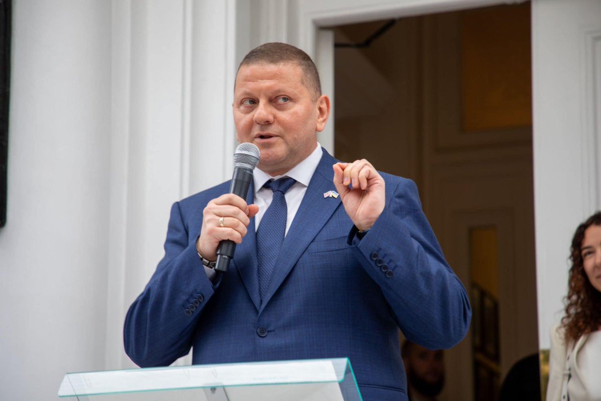 Чого всі так збудилися від нових "одкровень" залужного?
Валера сам собі не хазяїн.
Шукайте головного залужновода.