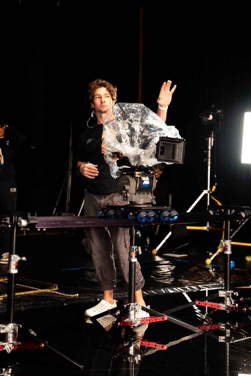 Jridds8's tweet image. Go to film school