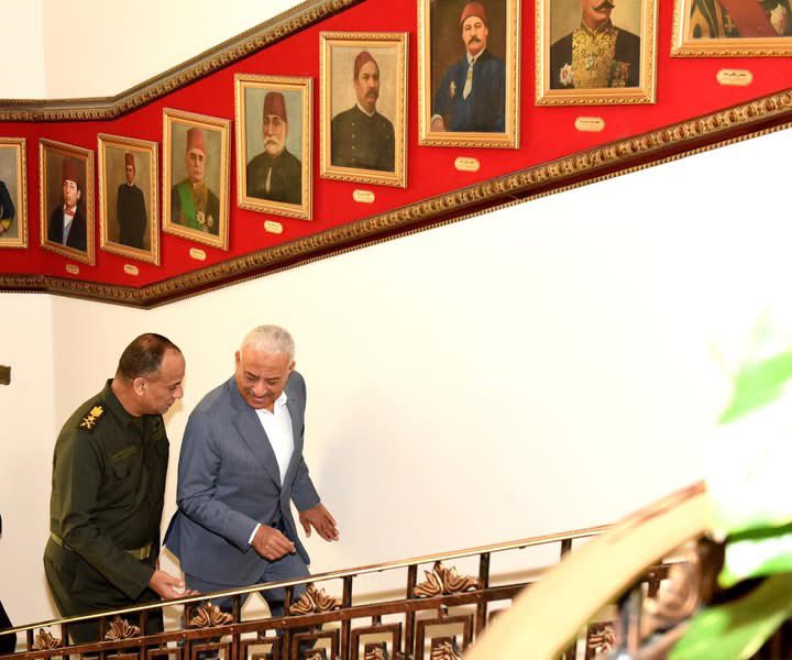 فى تقليد عسكرى أصيل…
القوات المسلحة تُجرى مراسم تسليم وتسلم القيادة بحضور قادة الأفرع الرئيسية، ومناقشة ملفات العمل خلال الفترة المقبلة، مع توجيه الشكر لوزير الدفاع السابق على جهوده الوطنية.