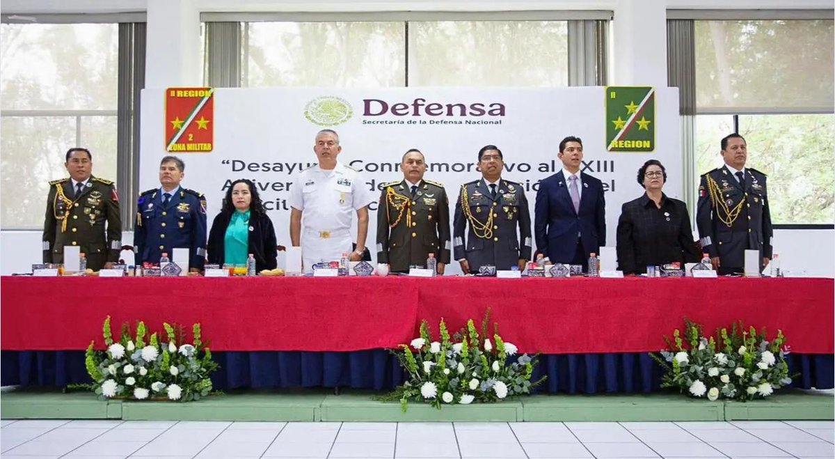SantelicesM1's tweet photo. Hoy acudí al desayuno por el Día del Ejército y reitero mi respeto y reconocimiento al Ejército Mexicano, su entrega representa un pilar fundamental para el desarrollo y la confianza que necesitamos como sociedad. #FixerOfEverything #SiempreLeales https://t.co/sfCeJ5oz09