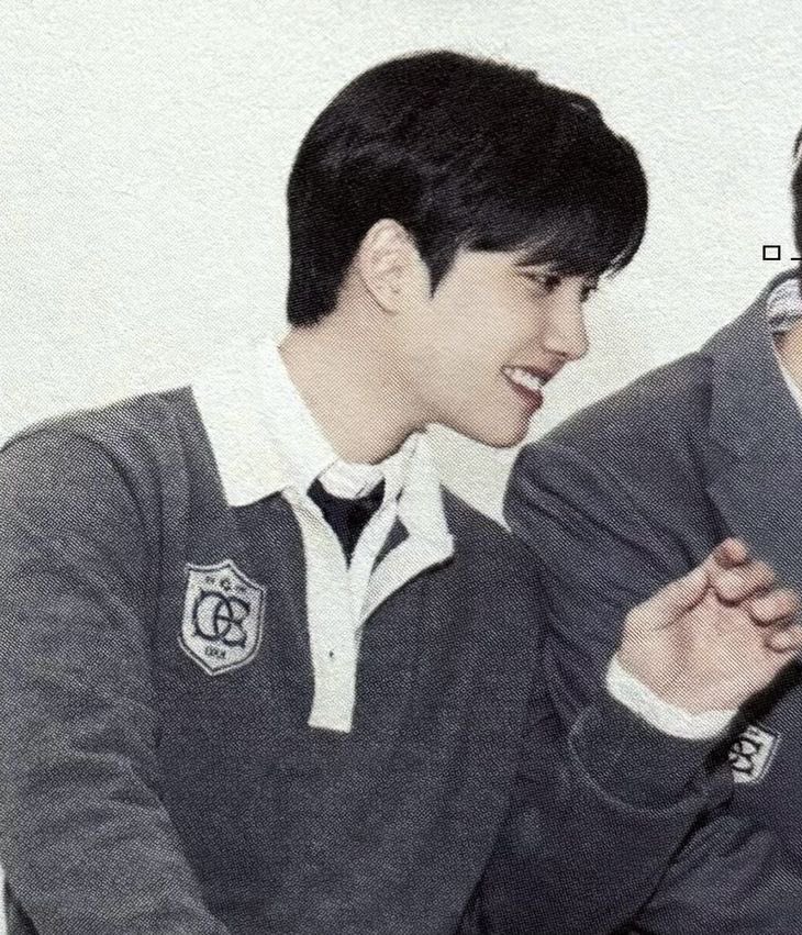 사실저는 30대때입은교복을더좋아해요