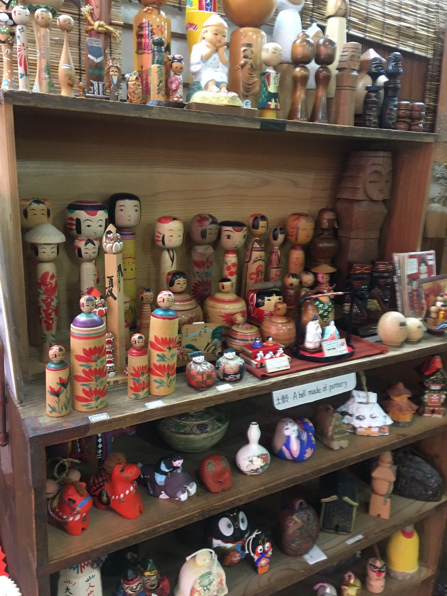 RetroREDLIST's tweet photo. If you come for a Spring Festival trip, let's go buy souvenirs unique to Japan🎁
來春節旅行的話，去買日本獨有的特產吧🌺
설날 여행에 오셨다면, 일본 고유의 기념품을 사러 가시죠🎎 https://t.co/QNhgwOLgde