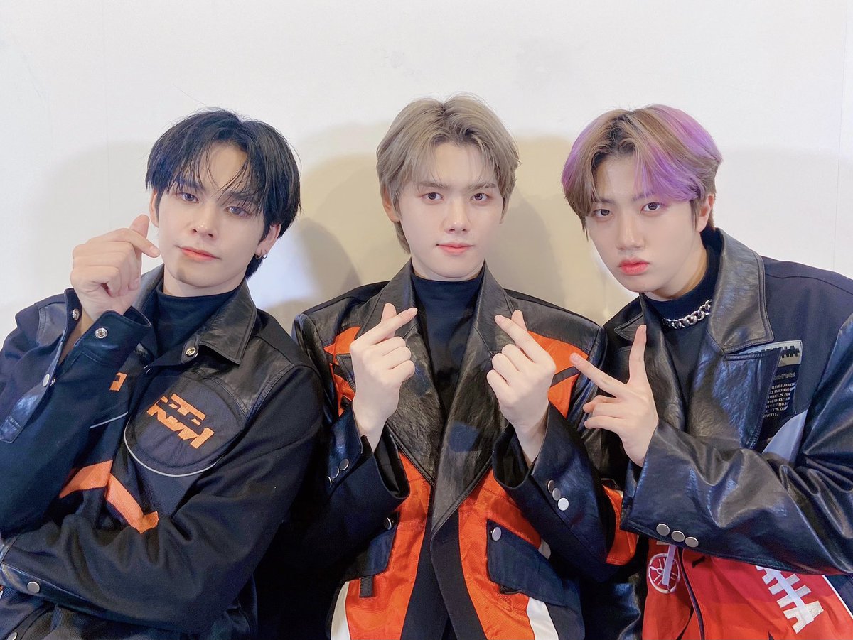 210221
[📸사진] 
영상통화 EVENT🏁

언제나 러비티의 Turn이
될 수 있도록
크래비티가 함께 할게요☺️👏🏻
#민희 #크래비티 #세림 #원진