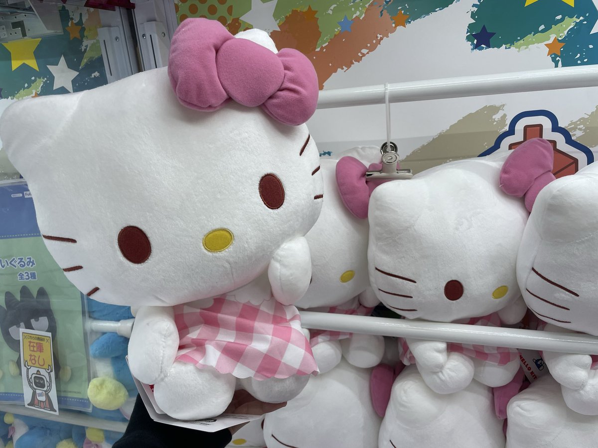 新景品入荷情報🎀 ハローキティ LLぬいぐるみ ピンクチェックVer