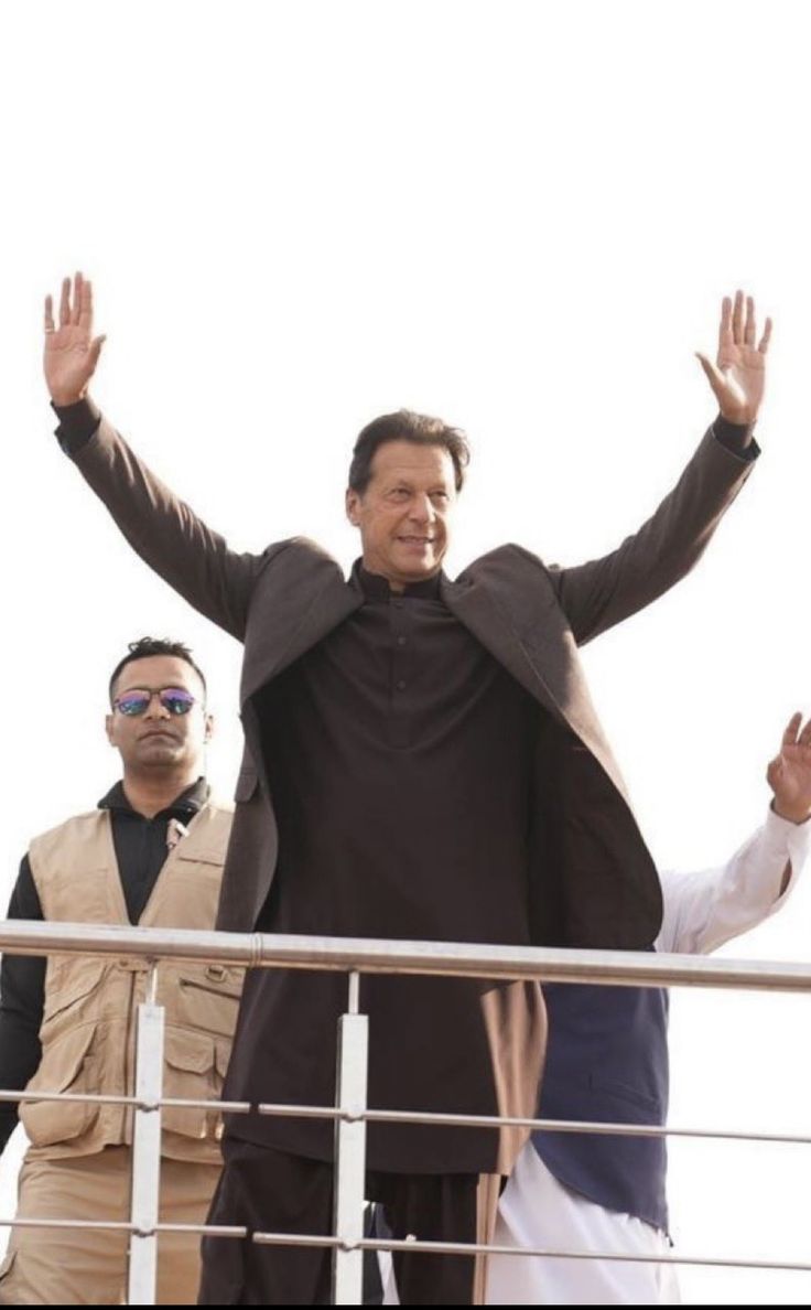 یہ صرف ایک شخص کی نہیں
پاکستان کے مستقبل کی جنگ ہے
جب تک انصاف نہیں
تب تک مزاحمت جاری رہے گی
#مزاحمت_خان_کی_رہائی_تک