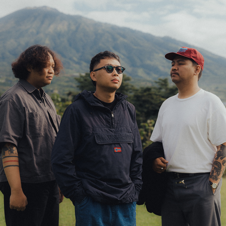 Sesekali apdet foto lurs. Difoto di Batu sama Ahyas Budi, outerwearnya diendorse Kasisamakita by <a href="/hanifardhika/">Hanif Ardhika</a> . Rate 1 - 10?