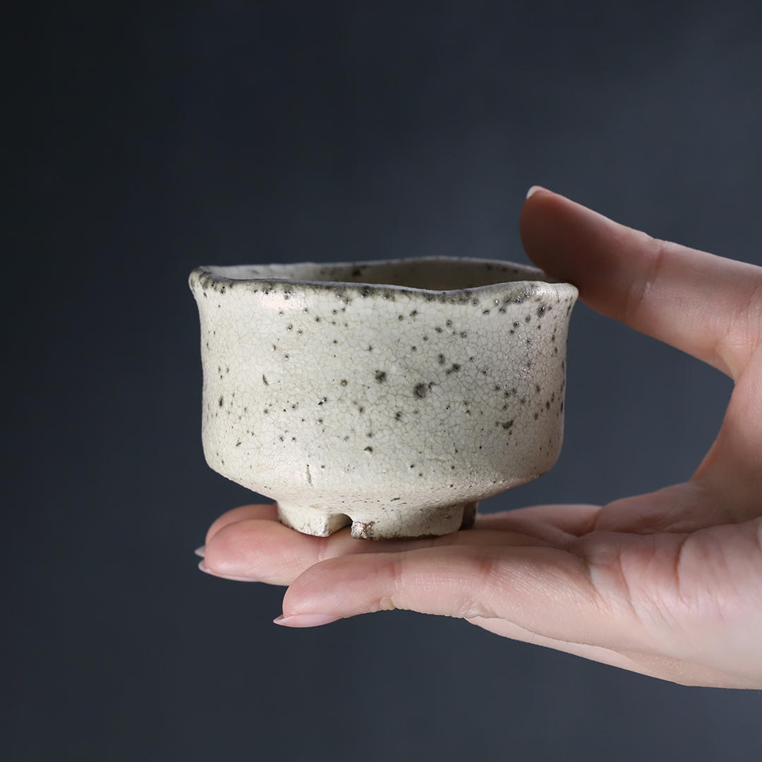 内村慎太郎 先生作 粉引割高台ぐい呑