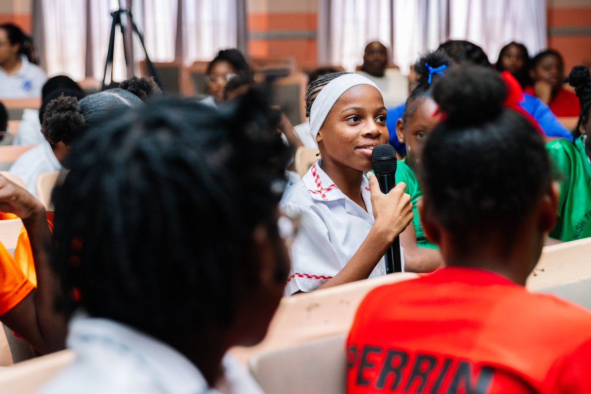 UNICEFJamaica's tweet photo. From STEM activities to meeting amazing Jamaican women scientists &amp; their mentees, students explored how science shapes &amp; serves our society.

The event is part of the @UWImona x @UNICEFJamaica EM² Walking in Her Footsteps mentorship programme, supporting girls &amp; #WomenInSTEM. https://t.co/lOB3LycByn