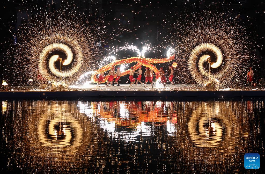 全国各地新春上演民俗文化活动Various folk activities and