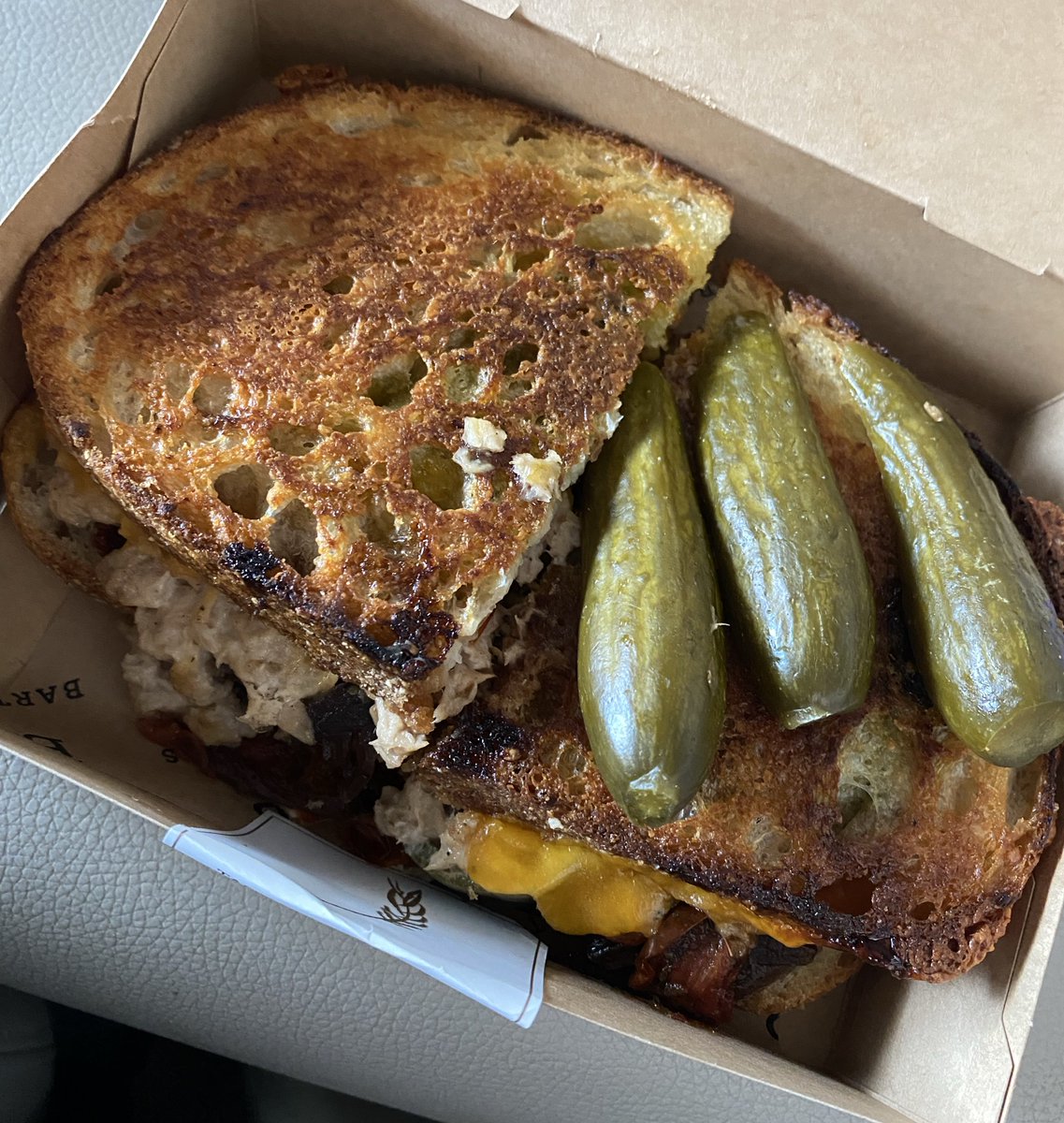 คือวันนี้ก็กินอีกแล้ว😆รอบนี้เพิ่มมะเขือเทศซันดรายกับหัวหอมผัดลงไปด้วย ดีมากอร่อยมากแบบทึ้งผมกรีดร้องกระโดดไปรอบๆ😭😋