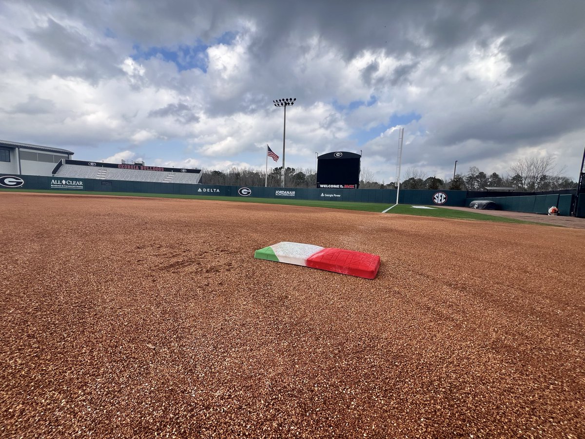 MikeDavo17's tweet photo. 🌱BJ & Deuce and the Field Crew have ‘The Jack’ dialed in for the 23rd Annual Georgia Classic.
Jack Turner Stadium 🏟️
Athens, Georgia
Home of “The Dawgs”
#GeorgiaTurf
#DetailsMatter
@UGASoftball
@UGA_Sports_Turf
@bj_thomas20 https://t.co/61HxTxiM2B