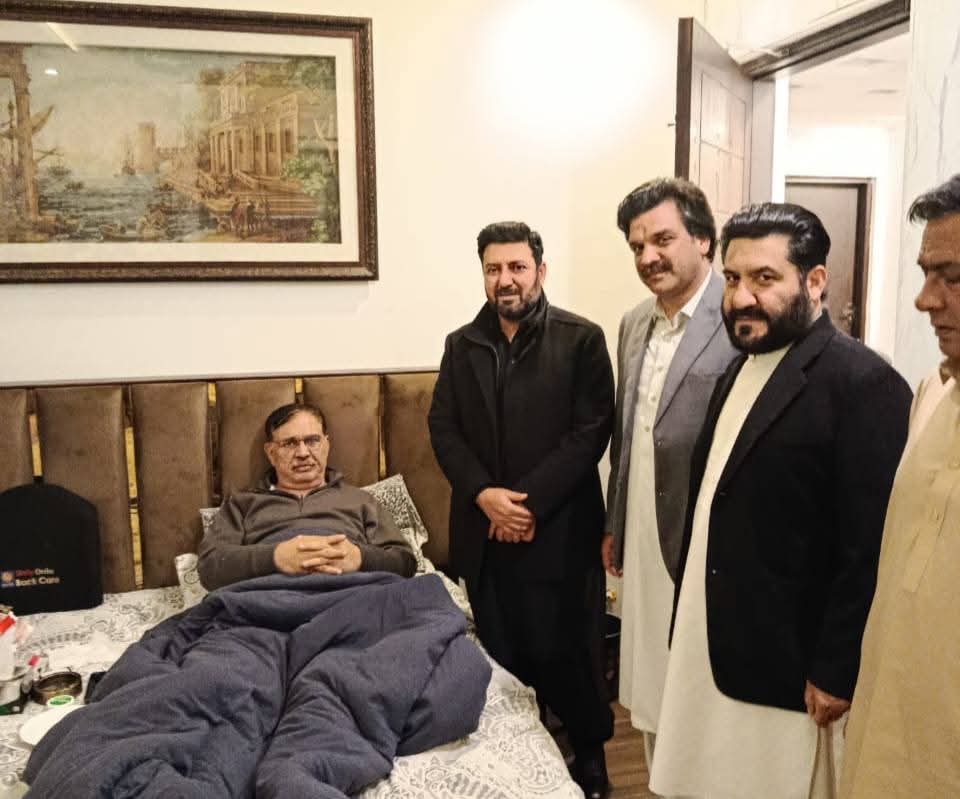 PPPDirUpper's tweet photo. #اسلام_آباد

شاکر اللہ خان، سابق صوبائی امیدوار پاکستان پیپلز پارٹی دیر اپر نے شفاء ہسپتال اسلام آباد میں انجینئر محمد ہمایوں خان کی عیادت کی اور ان کی جلد صحتیابی کے لیے دعا کی۔

اس موقع پر ضلعی مردان صدر اسد خان  اور دیگر مشران بھی موجود تھے۔

۔ https://t.co/kR0stUXjWO