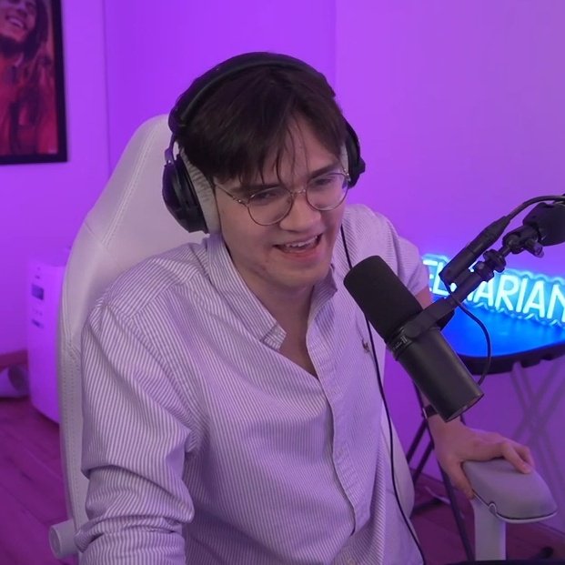 ✨🌟 Feliz noche✨🌟
Que está bella noche
El amor de dios te cobija su luz te ilumine y su bendición te acompaña hasta el amanecer
❤✨Buenas noches ❤✨
Bonita noche 
Que tu noche éste llena de paz, bellos sueños y tu despertar de esperanza y amor, salud  <a href="/elmarianaa/">ElMariana🤙🏻</a>