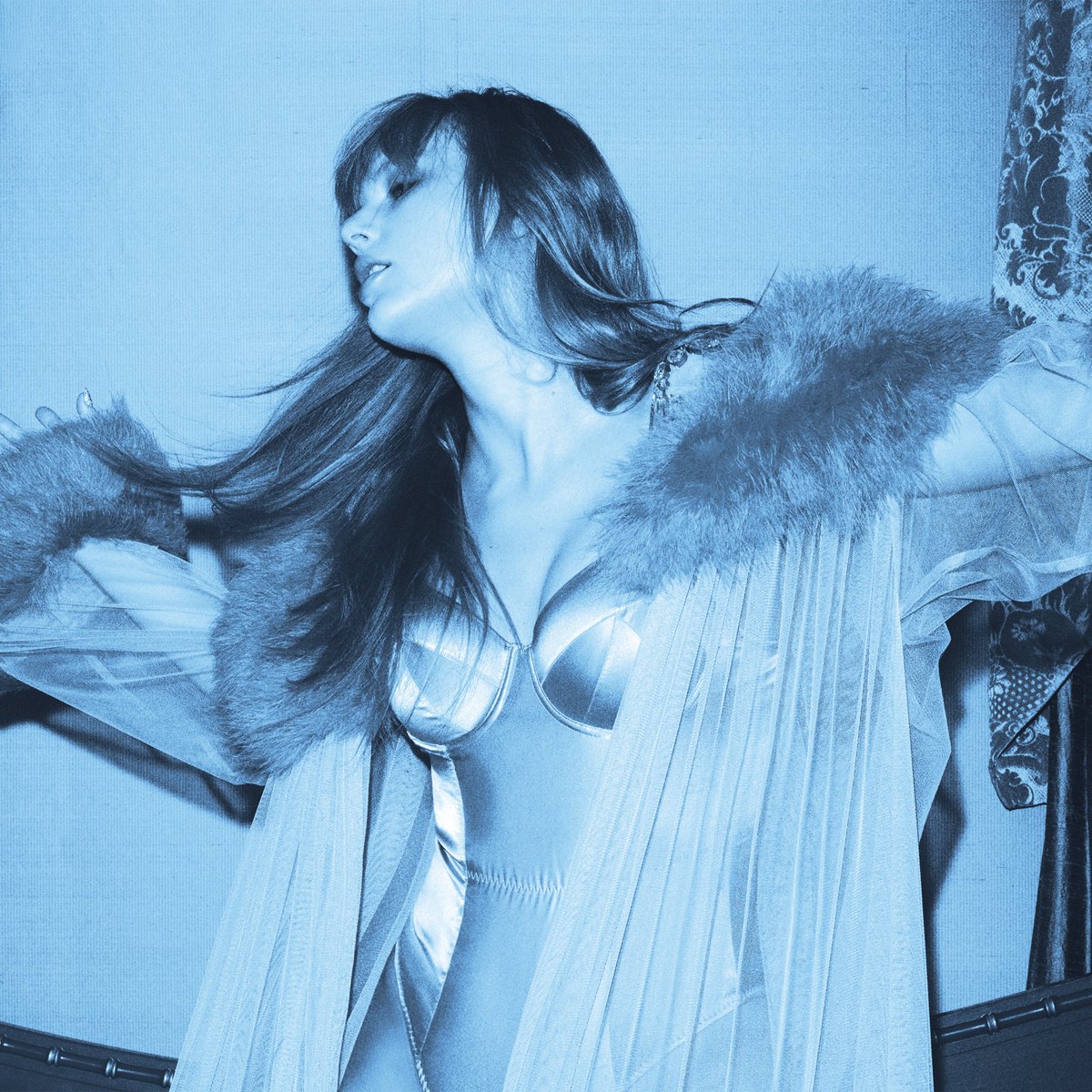 Stream <a href="/taylorswift13/">Taylor Swift</a>’s “Opalite (@ChrisLake Remix),” now on Apple Music. apple.co/opalrmx