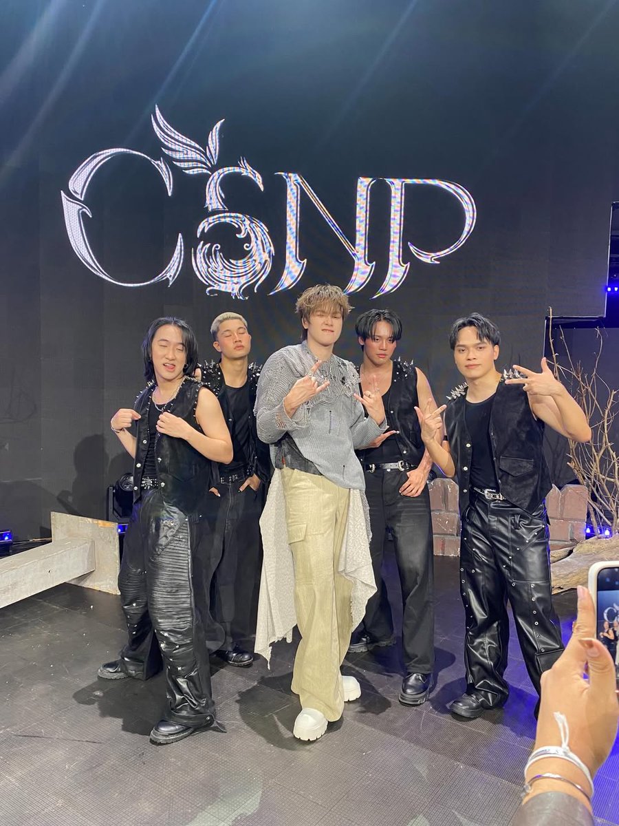 csnp_mvn's tweet photo. CSNP with his dancers hihi 🔥 y'all SLAYYYY!!! 🫦
#CSNP #smartcsnp
#CSNP_LOWBATT https://t.co/ZhHiJ69MLx
