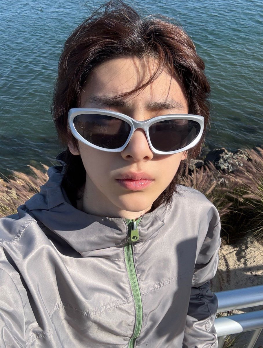 bee010ee's tweet image. 엄돌쇠 처음엔 가부장 쭈마누라 때문에 스트레스 존나 받아서 대들기도 해봤는데 언제 한번 호되게 얻어터진 뒤로 군말 없이 돌쇠 역할 자처함
쭈마누라가 구시렁대면서 회초리 들어도 이제는 그냥 일상임 한 귀로 듣고 한 귀로 흘리면서 귤 흰 부분 하나하나 다 떼 마누라 입에 쏙 넣어줌
밥 먹은 거