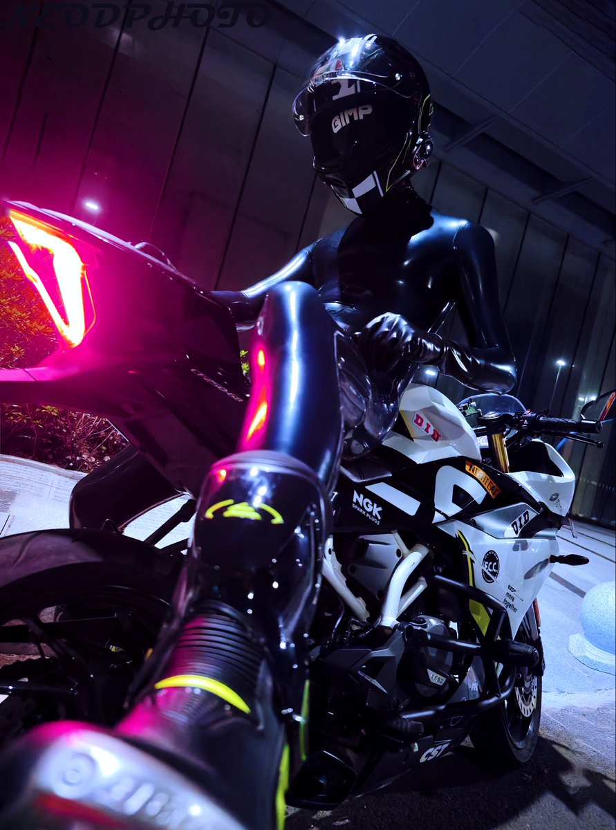 周末穿胶不骑车 tweet media