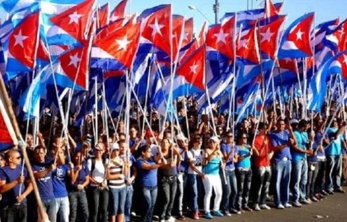 Ningún país capitalista soportaría casi 70 años de bloqueo como el que EEUU impone a #Cuba. 

Solo un pueblo heroico, con historia, digno y, sí, socialista es capaz de resistir #DePieYCombatiendo.

El imperio no ha podido ni podrá con la rebeldía cubana. ✊