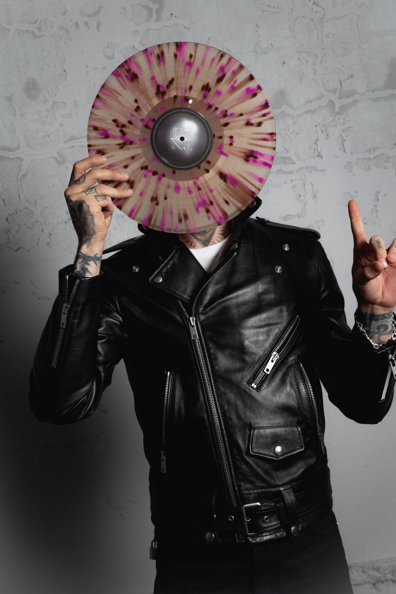 5 new songs are now yours. stream (((((ultraSOUND)))))+ now 🔊🫧 nbhd.lnk.to/ultrasound_del…