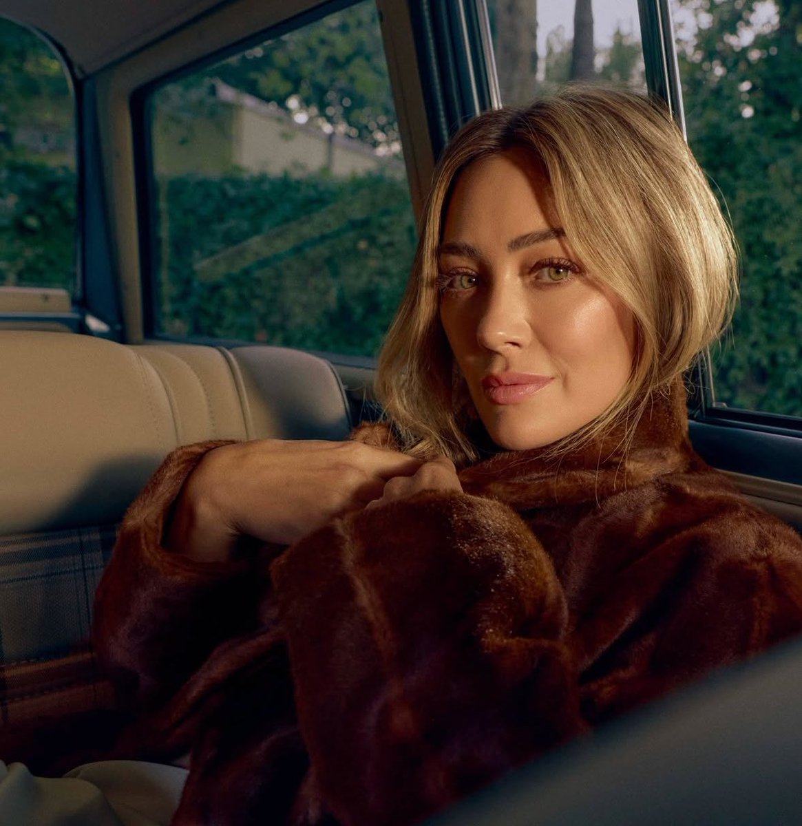 Hilary Duff Charts tweet media