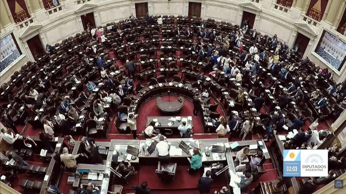 Se cavaron su propia fosa, el pueblo tomo nota, prepárense porque no van a poder pisar mas una sola baldosa de este pais sin que no sean escrachados 
<a href="/DiputadosAR/">Diputados Argentina</a> 
<a href="/SenadoArgentina/">Senado Argentina</a>