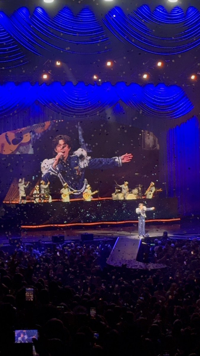 Ianmaterial's tweet photo. CONCERT THREAD (updating as I go!): https://t.co/DrW5wHSgcb