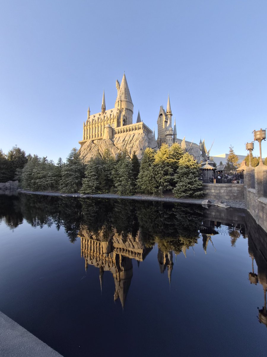 해리포터 포비든 저니 탔습니다
내리자마자 쓰러져 있으니 직원분께서 화장실로 안내해두셨어요
거깄구나...
멀미 조심하세여...