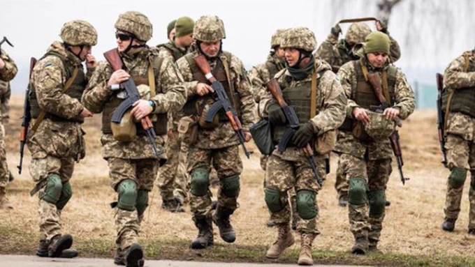 اوکراین برای مقابله با بحران جمعیت اسپرم سربازان را رایگان منجمد می کند