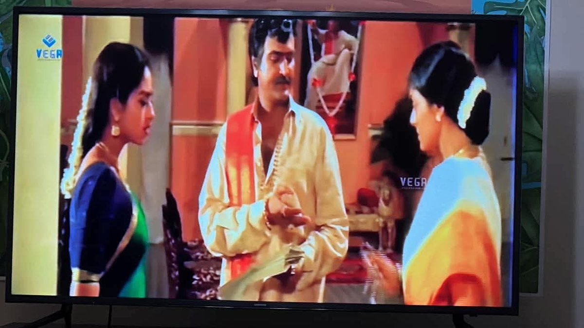 Relation between గుప్ప and గుంత should be like గంపగుత్త

Not like గుప్పగింత కింద...

గ్రామర్ మిస్టేక్ అయితే మన్నించండి..

అర్థమే తప్పైతే క్షమించండి...

అసలే తెలుగులో కొంచెం వీక్...

మా ఊర్లో Potato ని ఉల్లిపాయ అంటారు కదా..