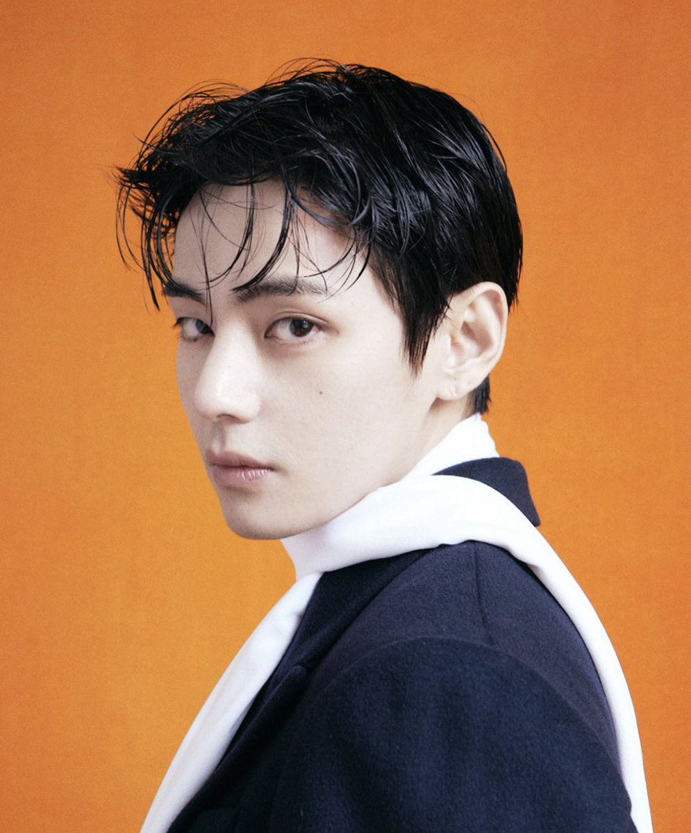 kchartsmaster's tweet image. BTS’ V addresses the use of his private messages in HYBE–Min Hee-jin court dispute:

— “These are parts of private conversations shared out of empathy because the person was my acquaintance. I have absolutely no intention of taking any side. However, I find it very disconcerting