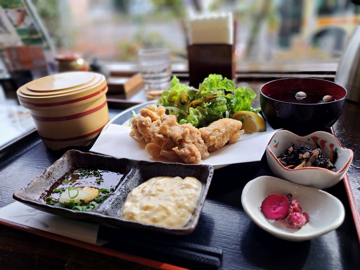 ランチは若鶏唐揚げ御膳、タルタルソースが絶品ですね～🤗