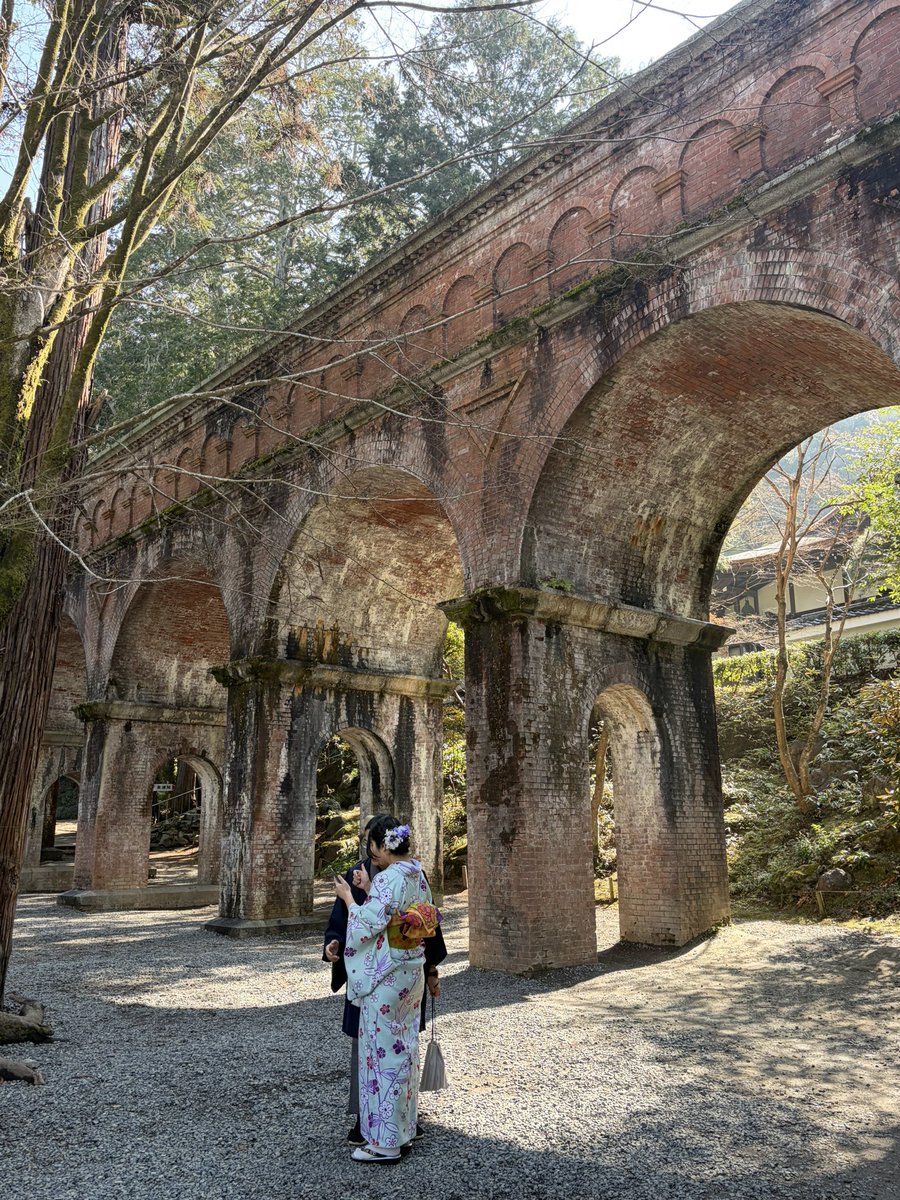 pickrubbish123's tweet image. 교토에서 가장 좋은 곳이 어디였나 
꼽아보자면 나는 바로 ✨난젠지✨

내가 한적한 시간에 방문해서 그런지
정말 여유롭고 너무 고요해서 좋았어

외국인보다 현지인들이 더 많았고,
그냥 그 고요하고 따뜻함에 매료되었어

소녀들의 최애 장소는 어디야?