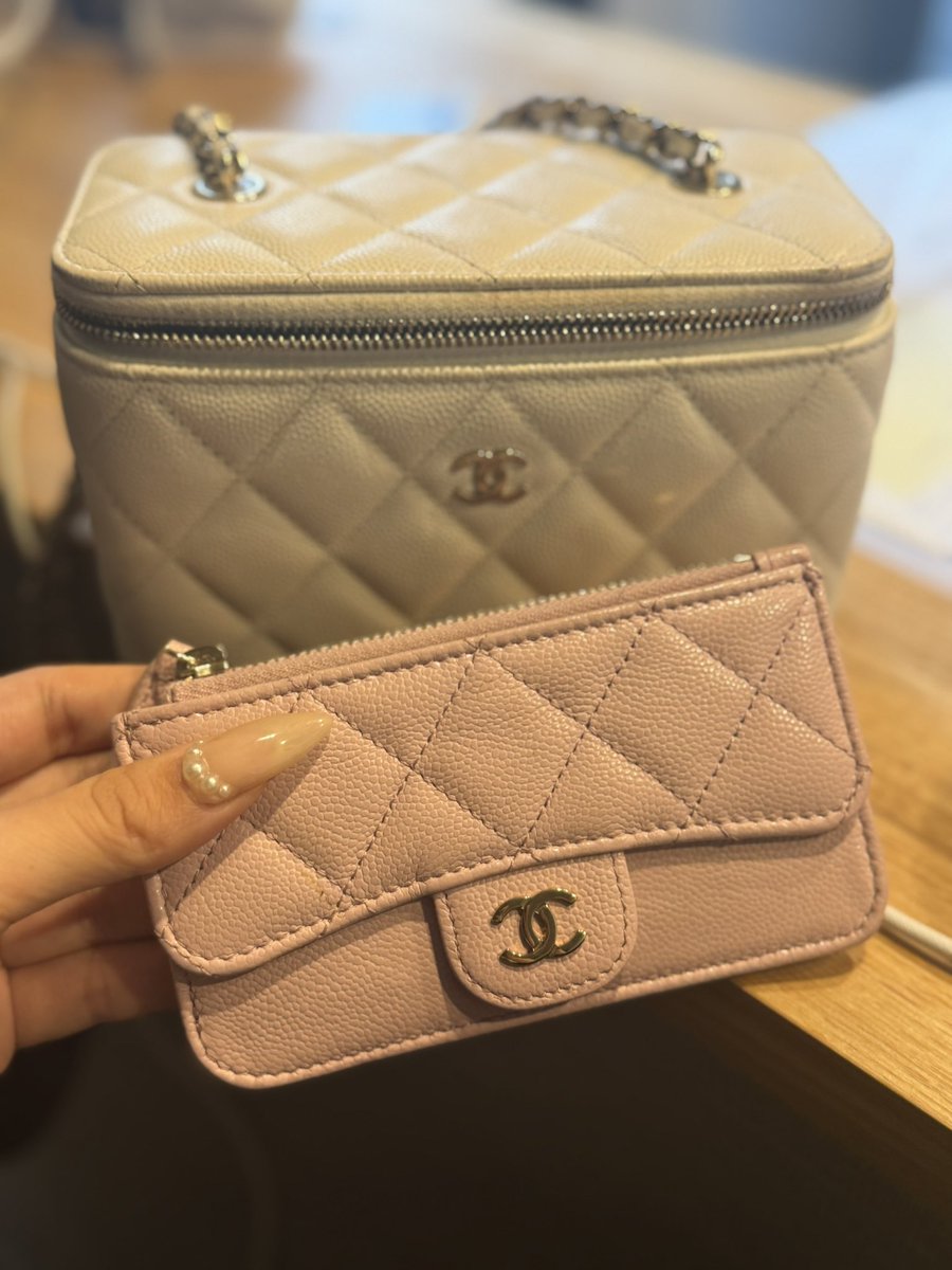 ほんまにCHANELのカードケース可愛いしバニティにも入るから大活躍