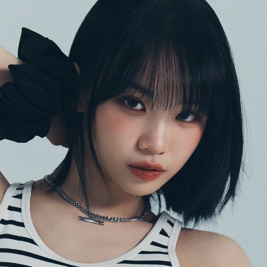 mauveski's tweet photo. @polartaegi I love chaewon down. She’s always reminded me of the wojak girl meme https://t.co/hlnafQ18cQ