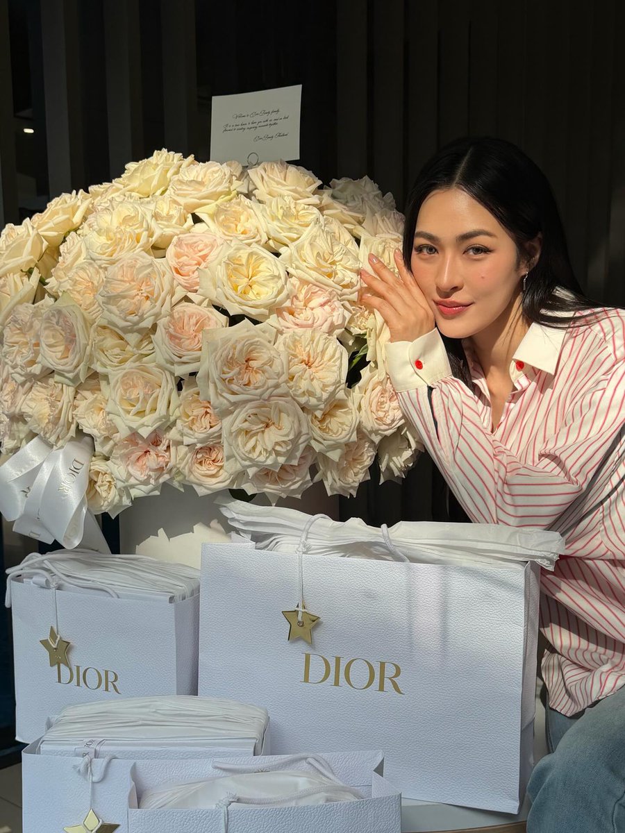 LingOrm_BH's tweet image. พี่หลิงโพสต์ไอจี [20.02.2026] 

ครอบครัว Dior Beauty 🌹🤍

@Dior 
#หลิงหลิงคอง 
#Linglingkwong