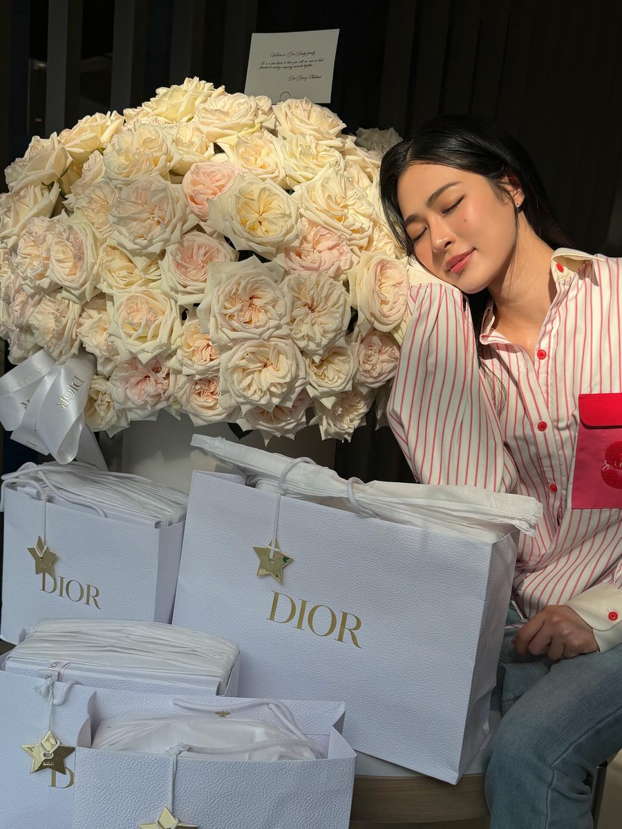 LingOrm_BH's tweet image. พี่หลิงโพสต์ไอจี [20.02.2026] 

ครอบครัว Dior Beauty 🌹🤍

@Dior 
#หลิงหลิงคอง 
#Linglingkwong