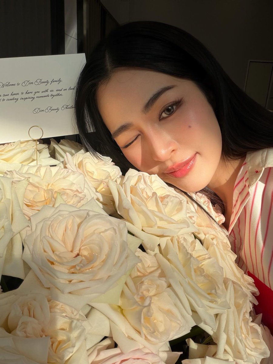 LingOrm_BH's tweet image. พี่หลิงโพสต์ไอจี [20.02.2026] 

ครอบครัว Dior Beauty 🌹🤍

@Dior 
#หลิงหลิงคอง 
#Linglingkwong