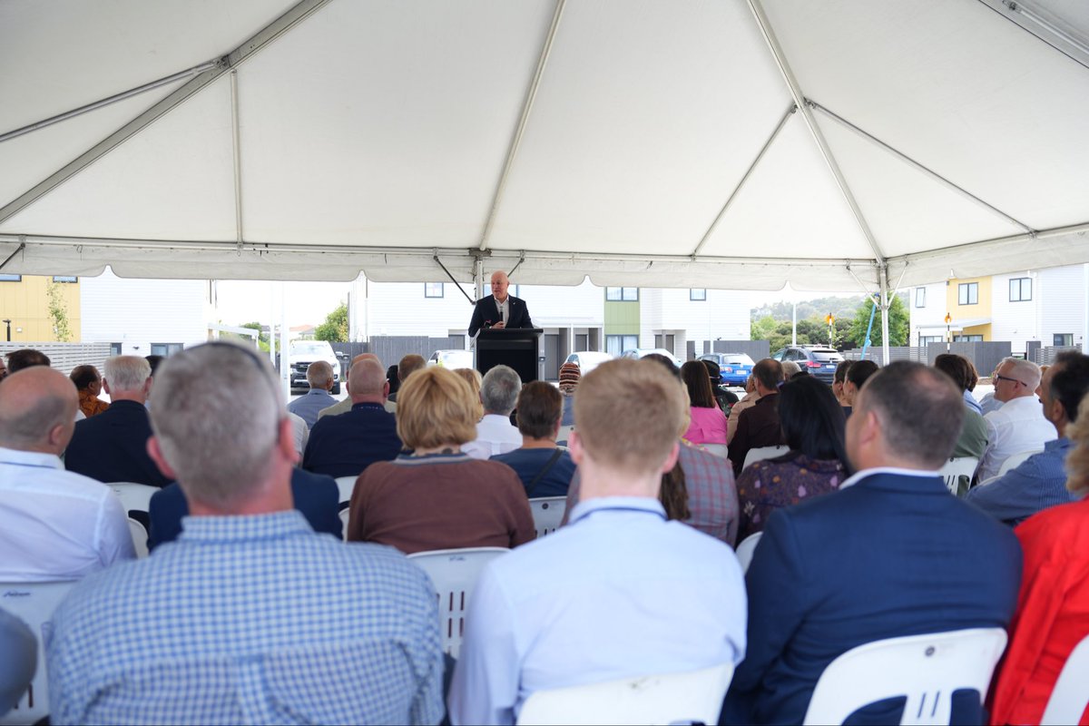 Christopher Luxon tweet media